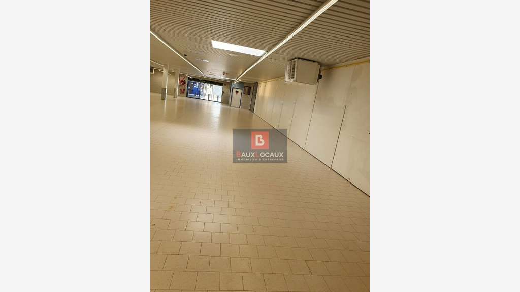 A louer local 665m² à Saint-Martin-de-Crau Trident