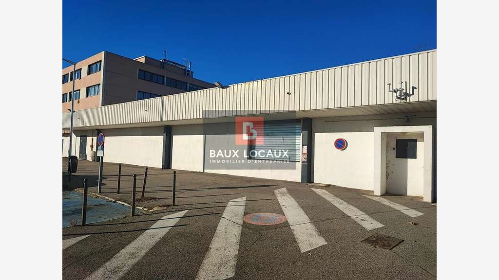 A louer local 665m² à Saint-Martin-de-Crau Trident