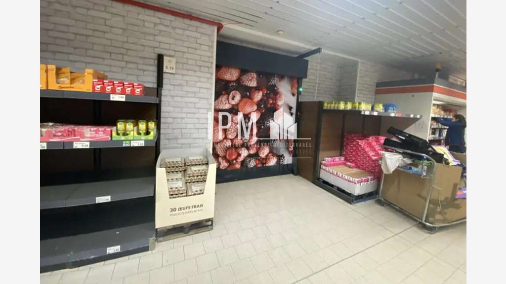 Local 687m² au centre de Saint-Martin-de-Crau