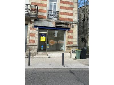 Location Locaux commerciaux - Boutiques à Saint-Médard-en-Jalles