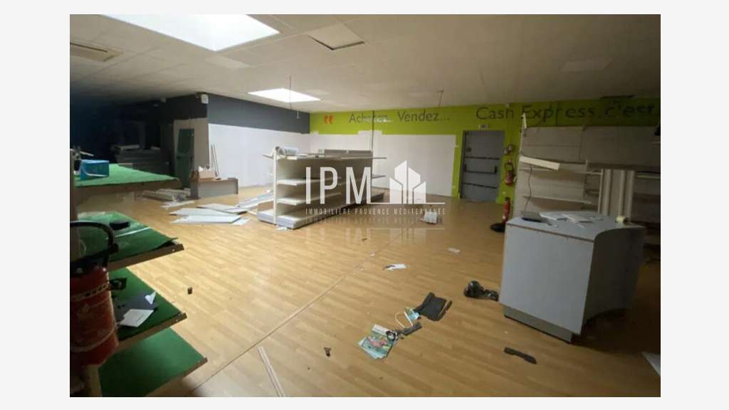 A louer local 401m² 13920 St Mitre ZAC des Etangs