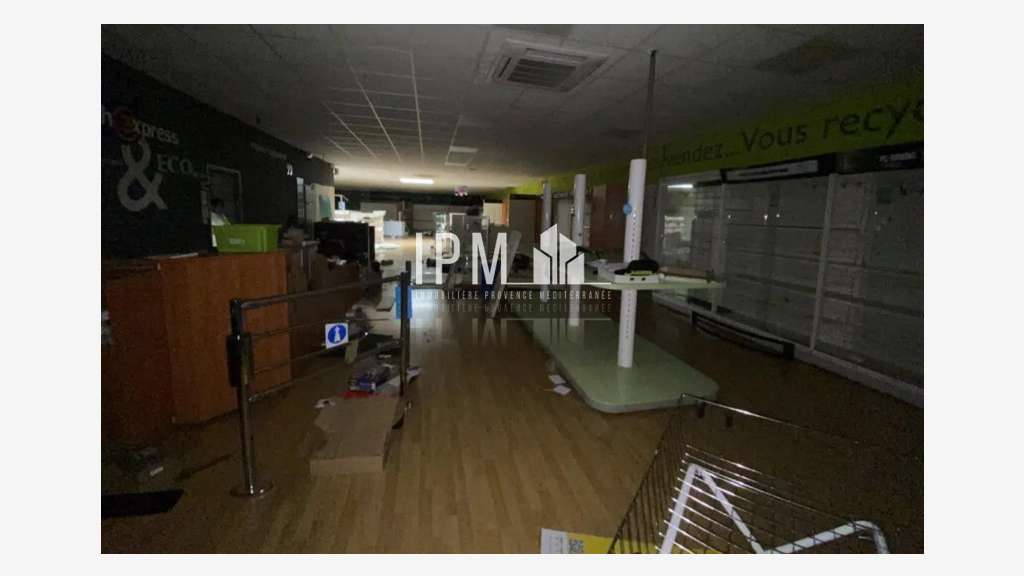 A louer local 401m² 13920 St Mitre ZAC des Etangs