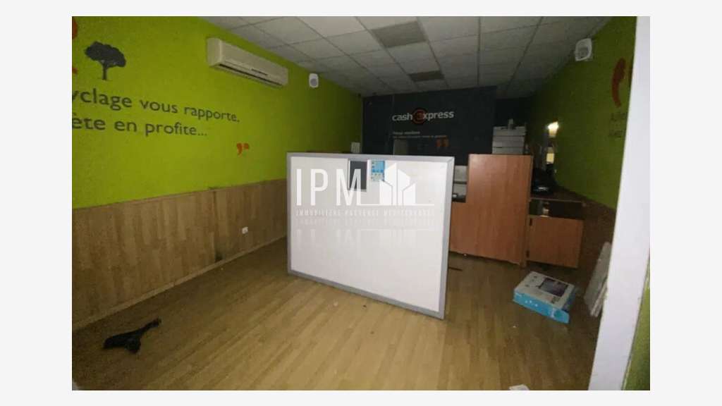 A louer local 401m² 13920 St Mitre ZAC des Etangs