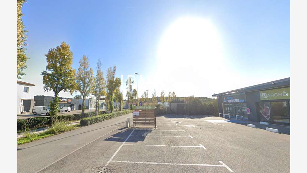 Local commercial 190m² à St Mitre Les Remparts