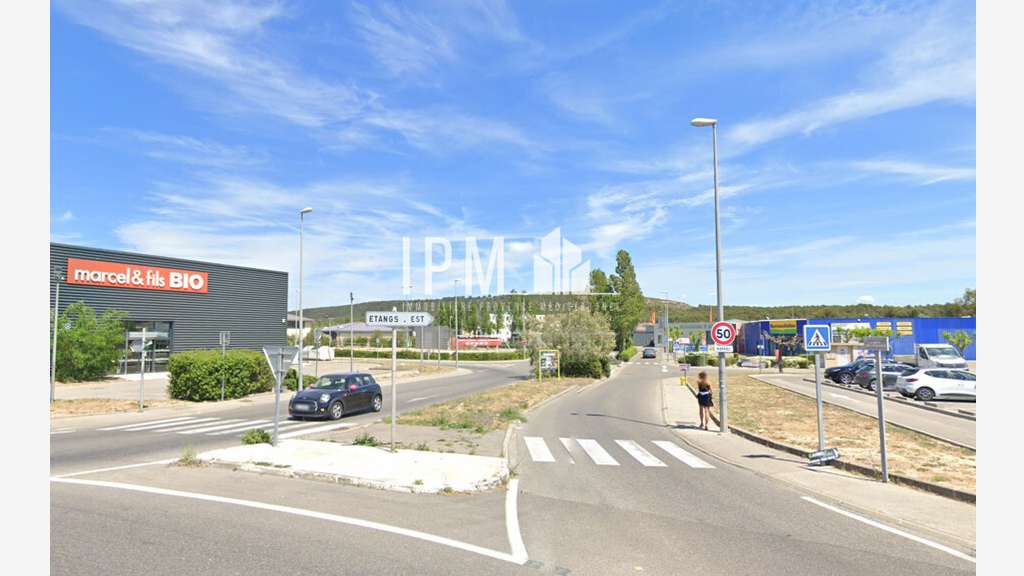 Local commercial 190m² à St Mitre Les Remparts
