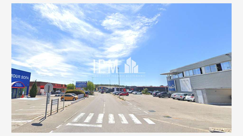 Local commercial 190m² à St Mitre Les Remparts