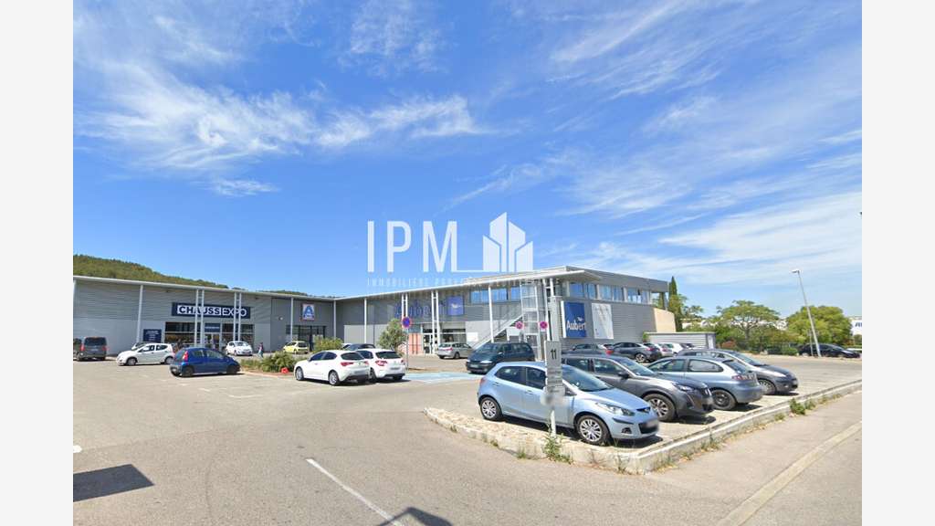 Local commercial 190m² à St Mitre Les Remparts