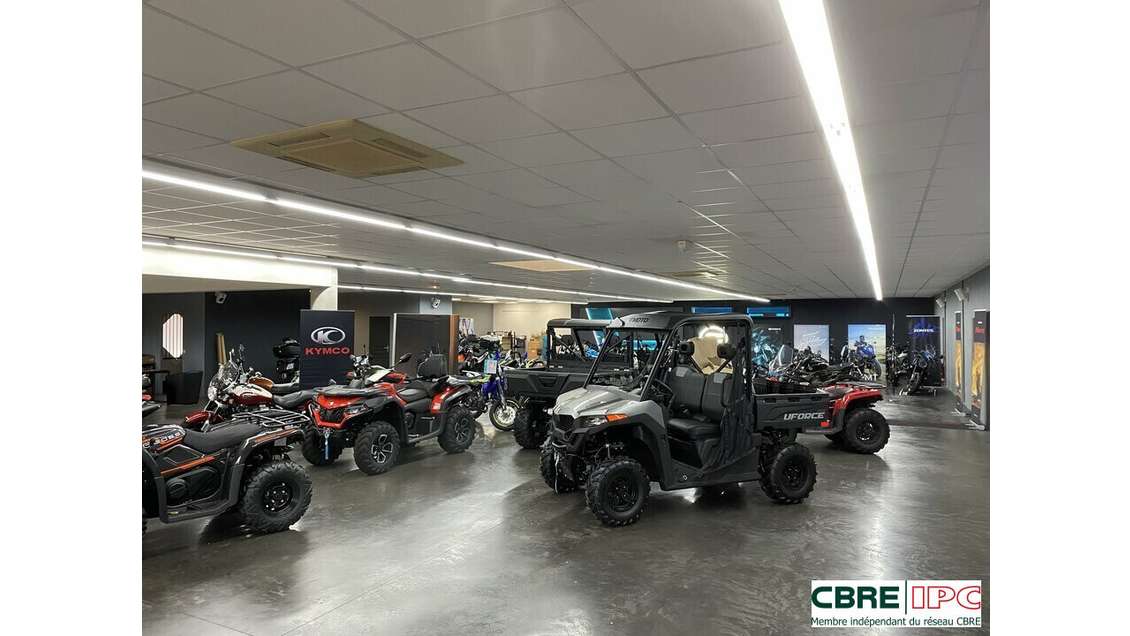 Location local commercial 522m² St Pierre du Mont