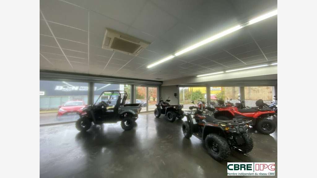Location local commercial 522m² St Pierre du Mont