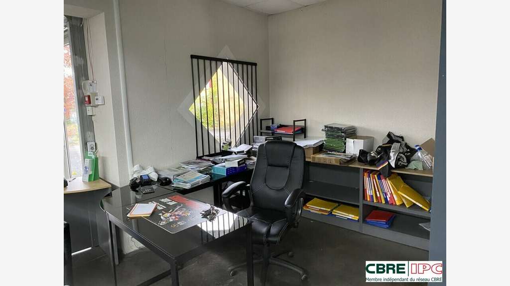 Location local commercial 522m² St Pierre du Mont