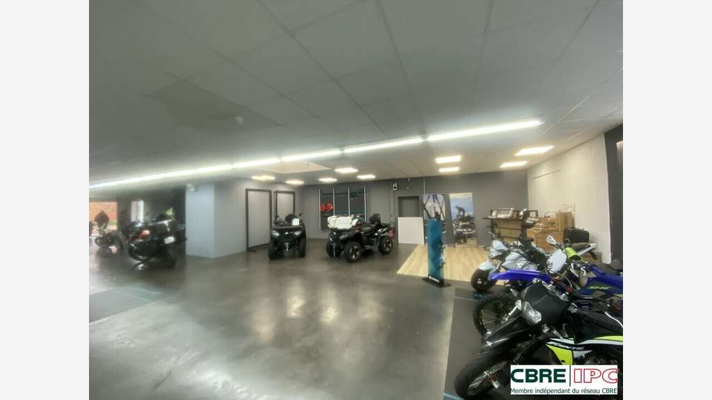 Location local commercial 522m² St Pierre du Mont