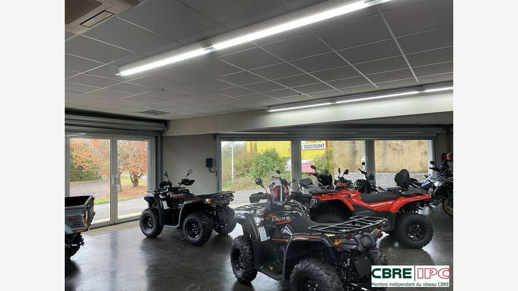 Location local commercial 522m² St Pierre du Mont