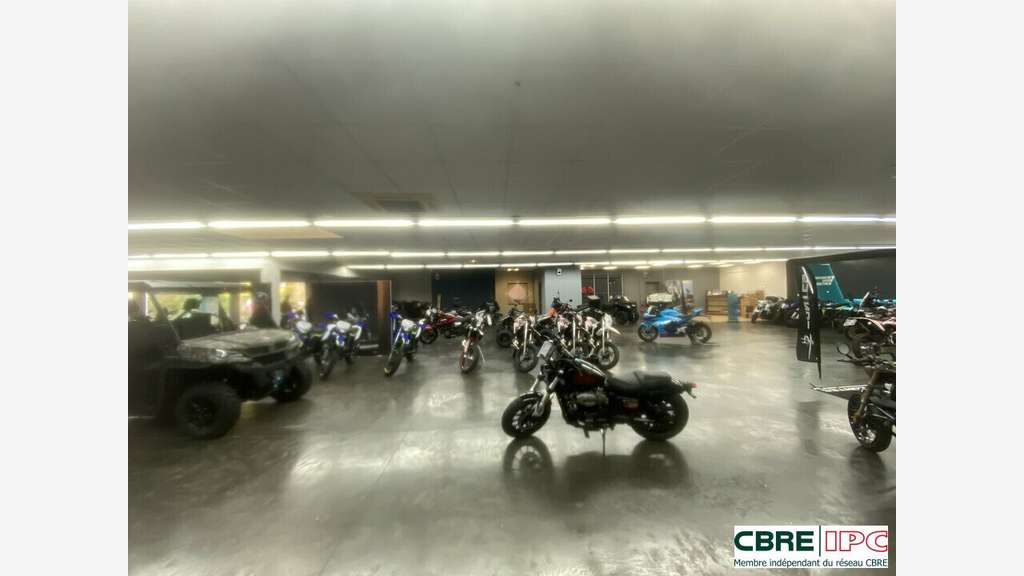 Location local commercial 522m² St Pierre du Mont