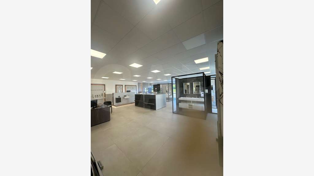 A louer local d'activité 343m² à Saint-Quay-Perros