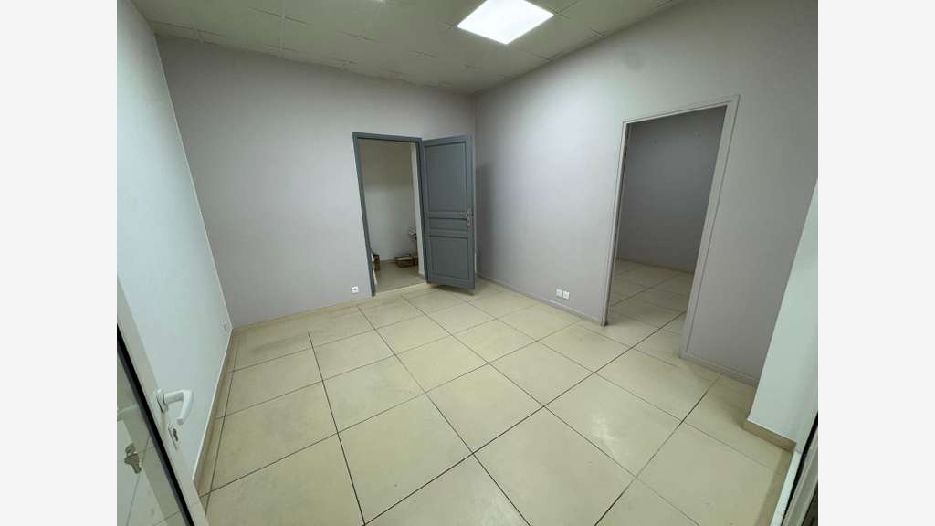 À louer local 60m² 1100 € par mois à Saint-Raphaël