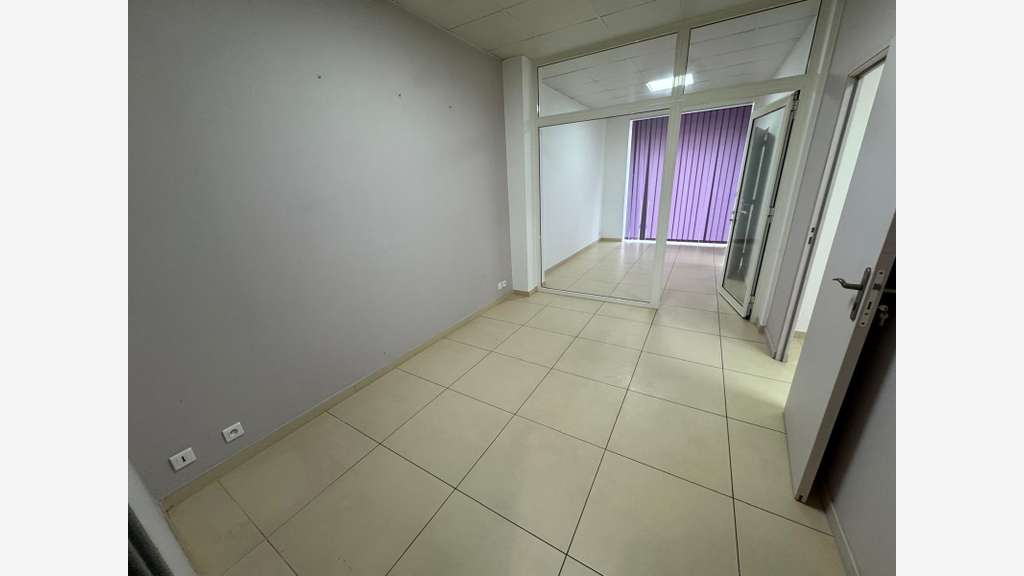 À louer local 60m² 1100 € par mois à Saint-Raphaël