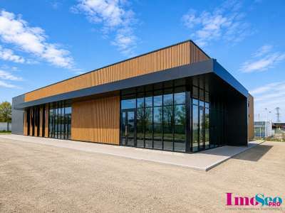 Local commercial 350m² à louer à Ste Eulalie