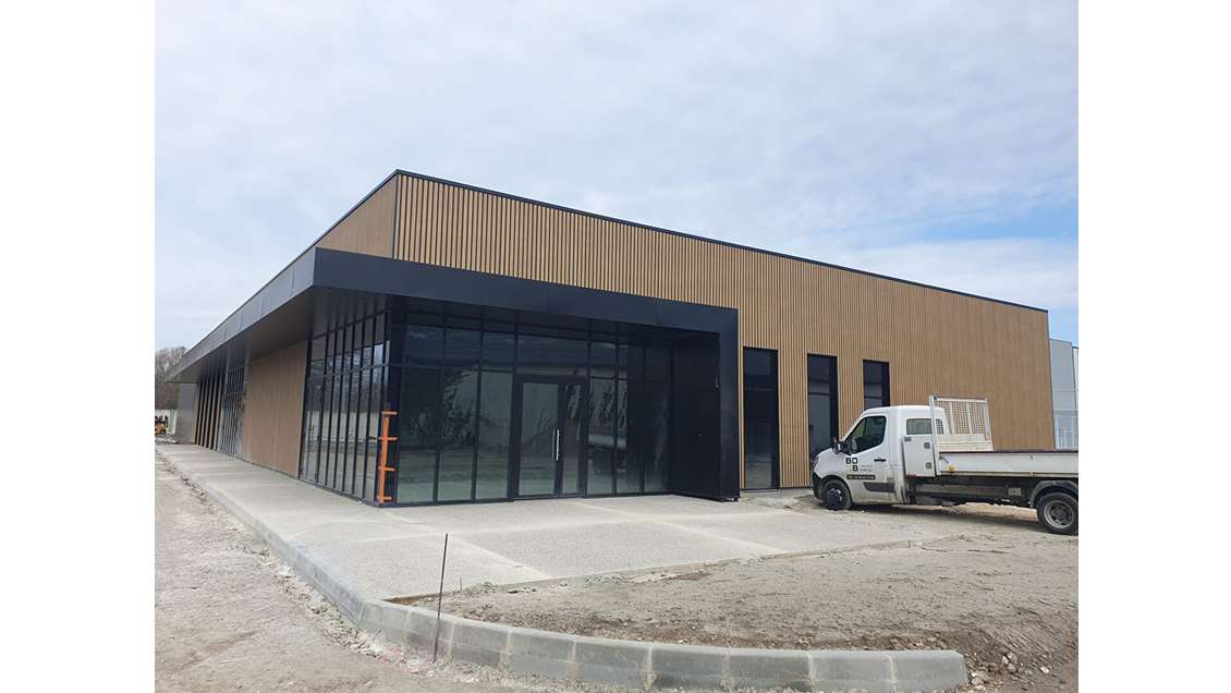 Local commercial 350m² à louer à Ste Eulalie