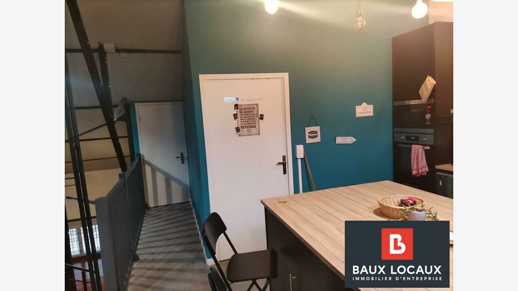 Local commercial à louer 529m² à Salon-de-Provence