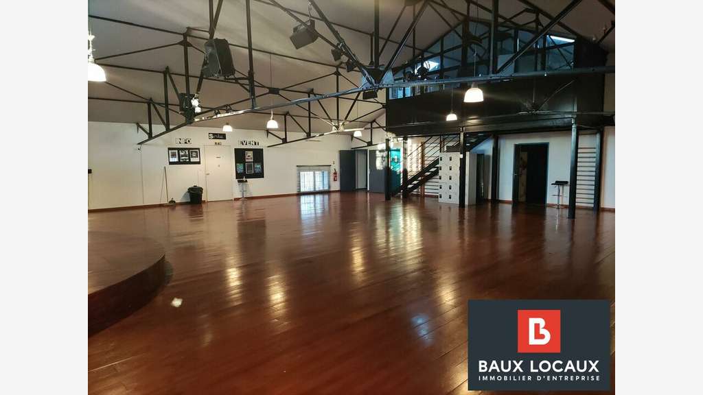 Local commercial à louer 529m² à Salon-de-Provence