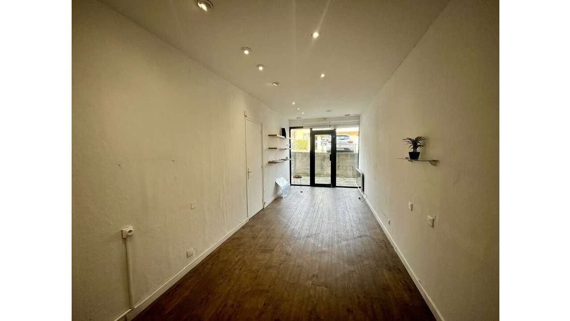 Local commercial 20m² à louer à Venelles 