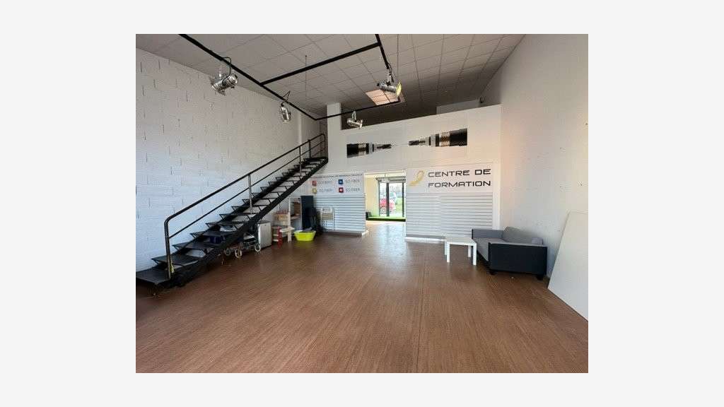 A louer local commercial 122m² à Muret