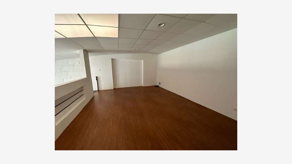 A louer local commercial 122m² à Muret