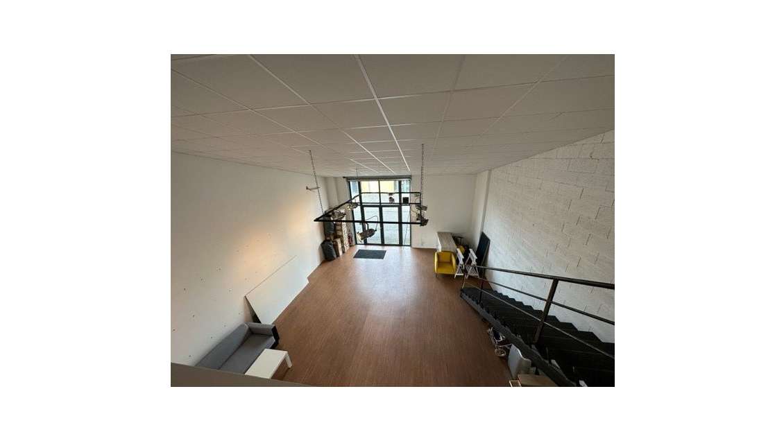 A louer local commercial 122m² à Muret