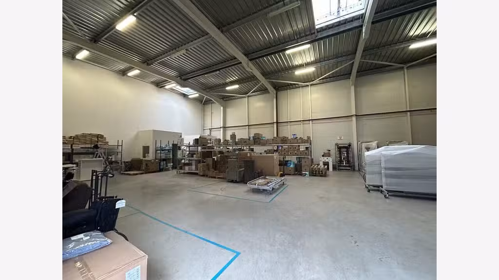 Local commercial 600m² à louer ZAC Poitiers Sud