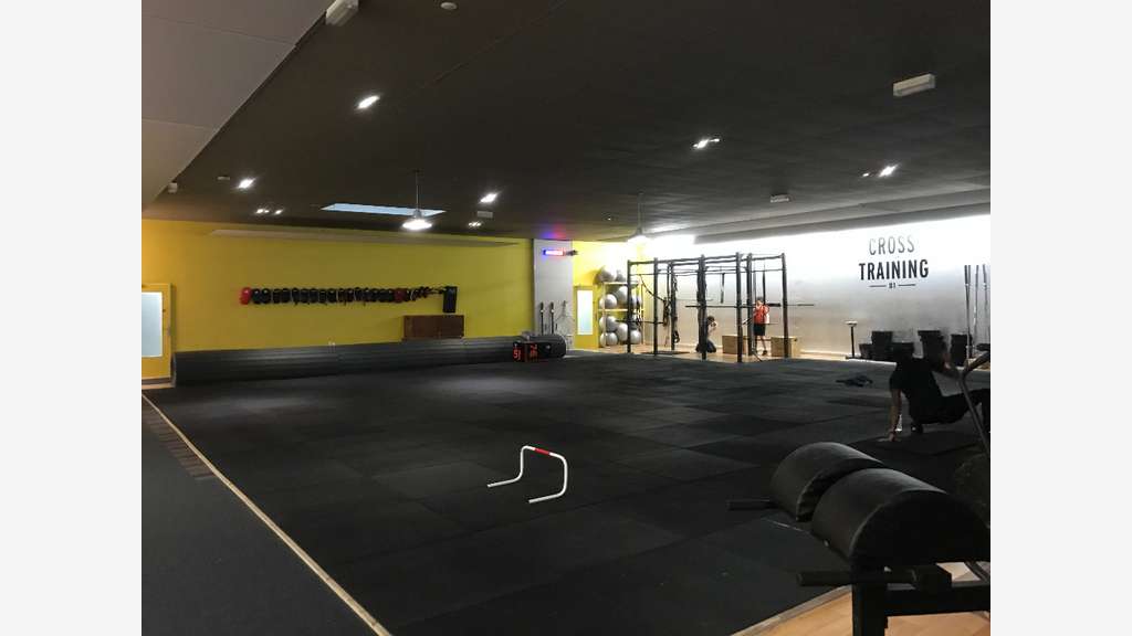 A louer local commercial 936m² axe passant Angers