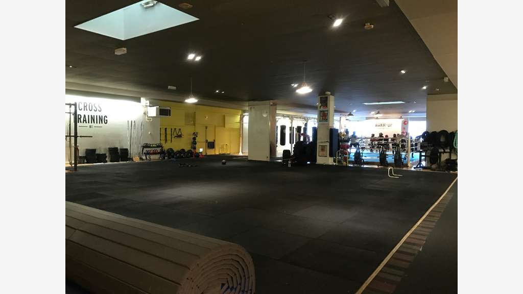 A louer local commercial 936m² axe passant Angers
