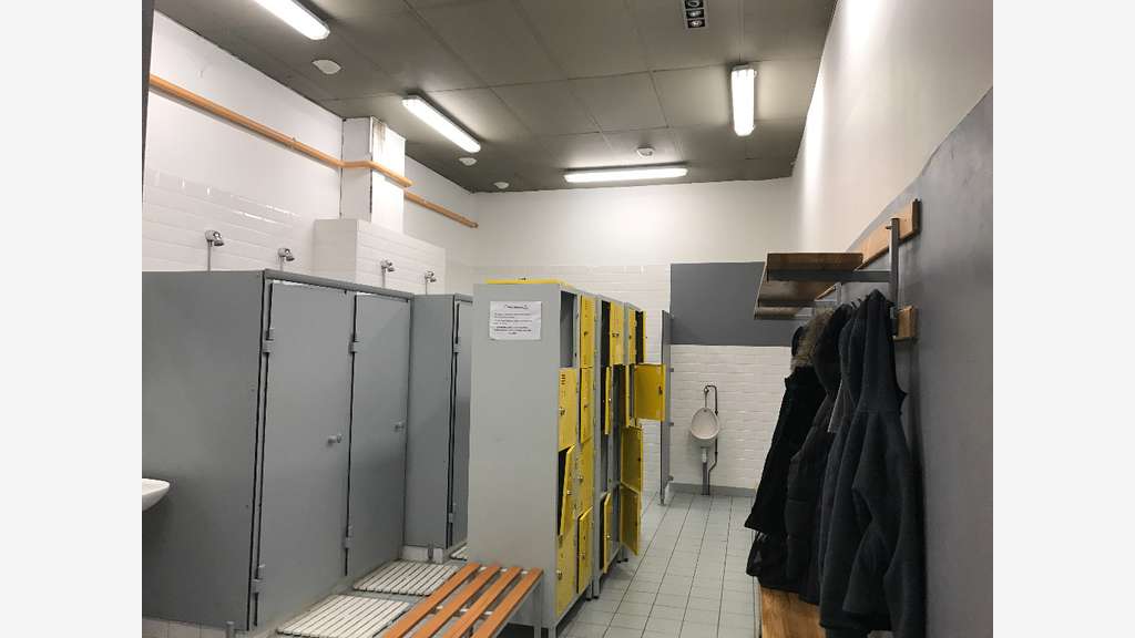 A louer local commercial 936m² axe passant Angers