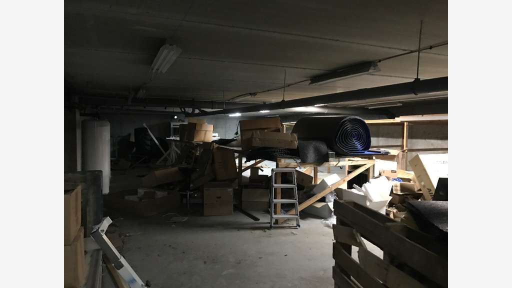 A louer local commercial 936m² axe passant Angers