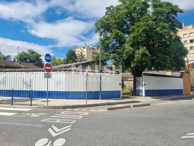 A louer local 300m² sur 903m² à Villeurbanne