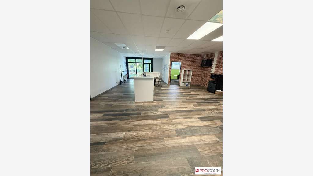 Local commercial rénové 280m² à louer à Tarascon 