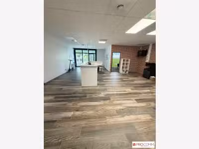 Local commercial rénové 280m² à louer à Tarascon 
