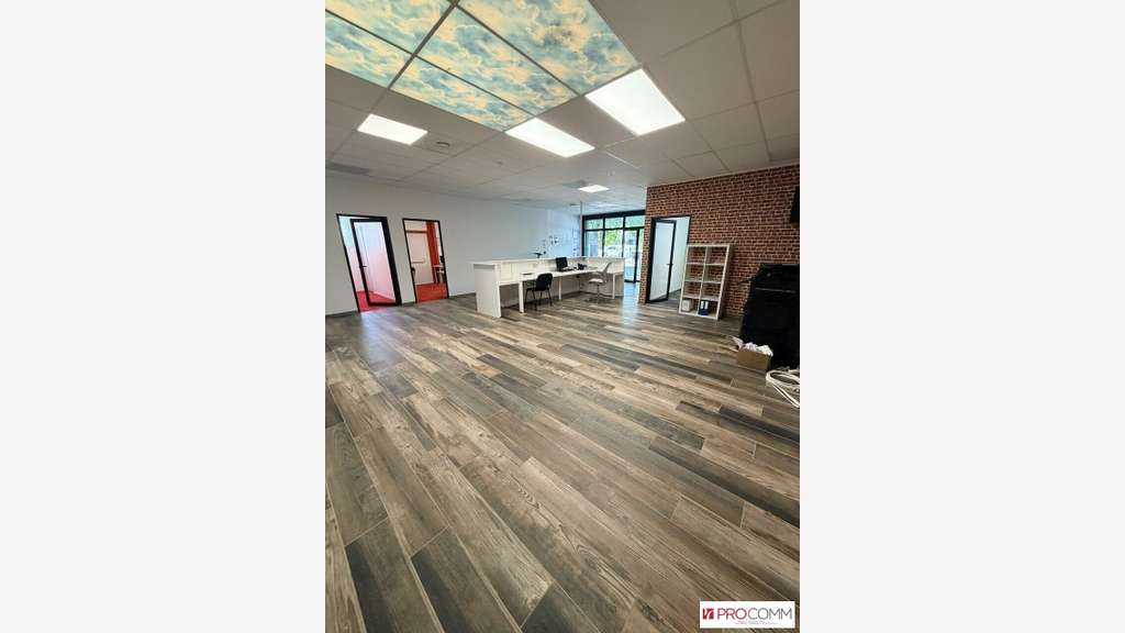 Local commercial rénové 280m² à louer à Tarascon 