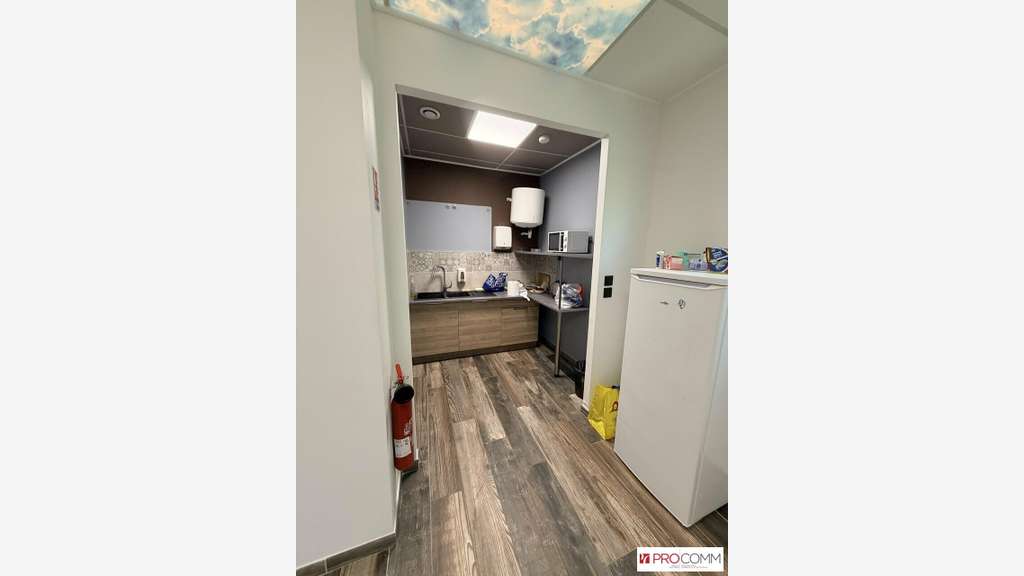 Local commercial rénové 280m² à louer à Tarascon 