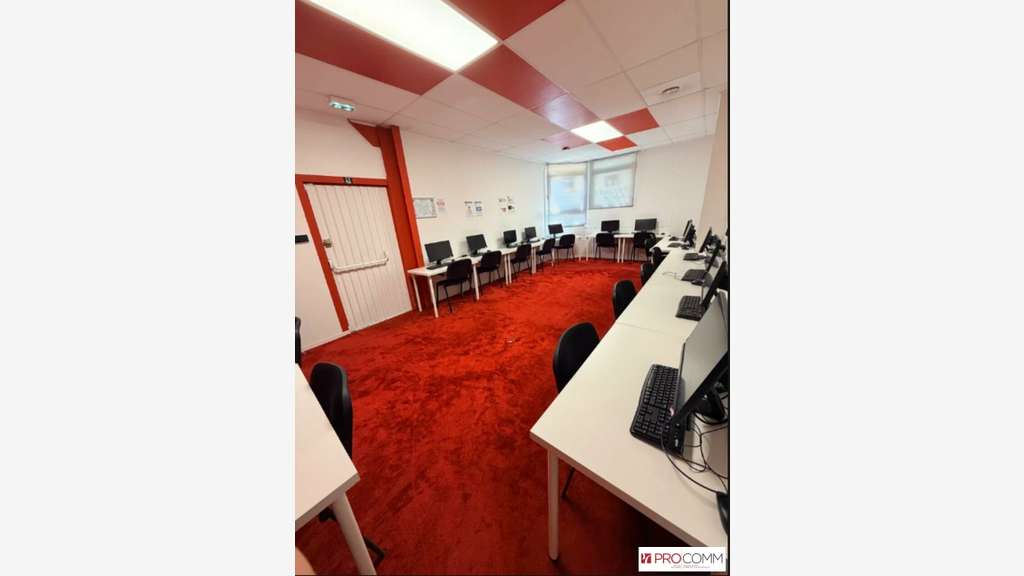 Local commercial rénové 280m² à louer à Tarascon 