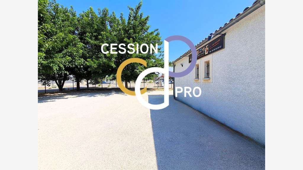 Local 290m² avec terrasse terrain 2000m² Tarascon