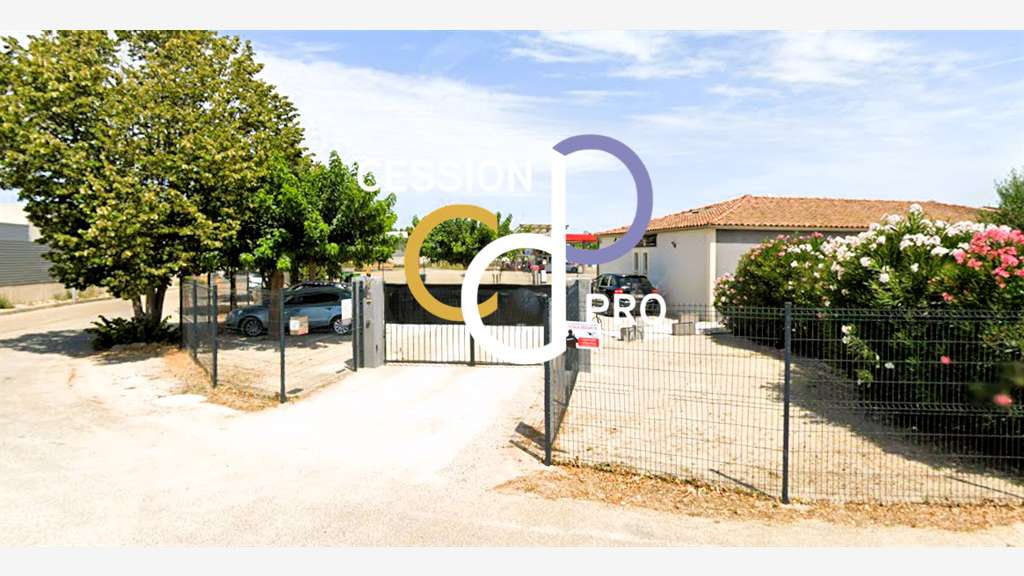 Local 290m² avec terrasse terrain 2000m² Tarascon