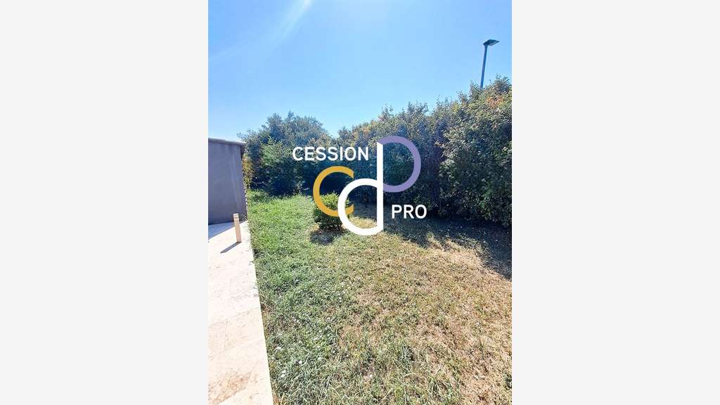 Local 290m² avec terrasse terrain 2000m² Tarascon