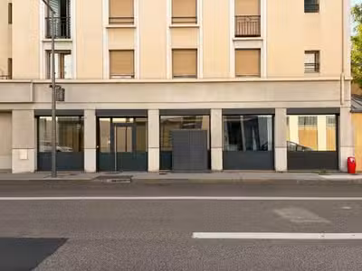 Local commercial 170m² à louer Tassin-la-Demi-Lune