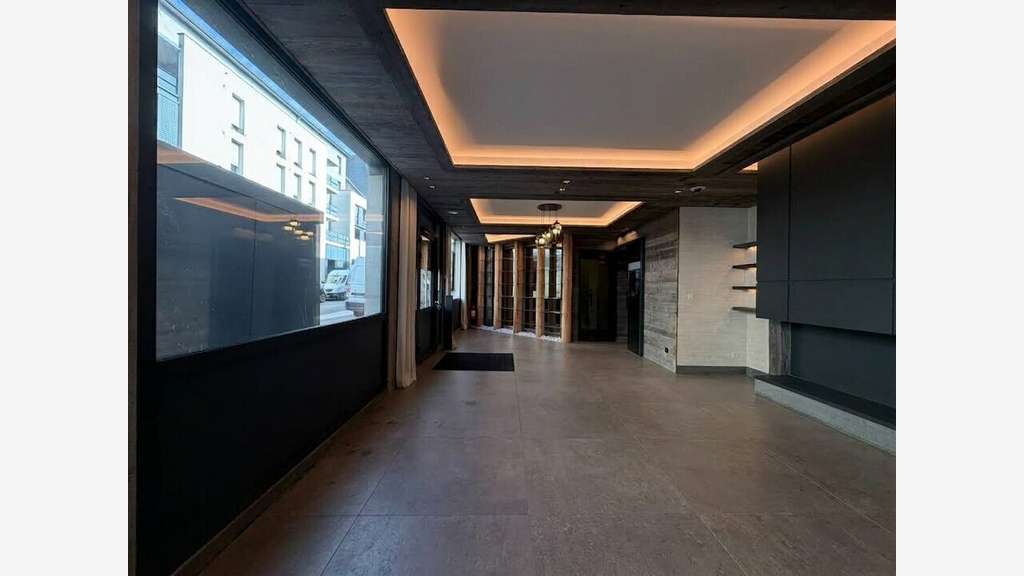 Local commercial 170m² à louer Tassin-la-Demi-Lune