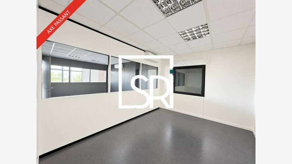 Local commerce 746m² à louer Thiers ZA Matussière 