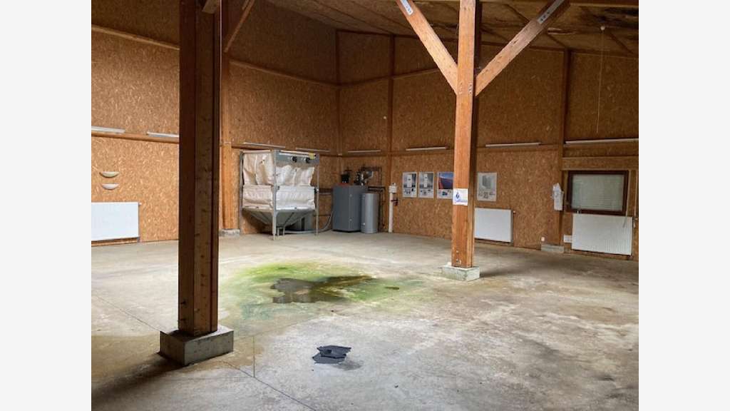 A louer local commercial 600m² à Thiron Gardais