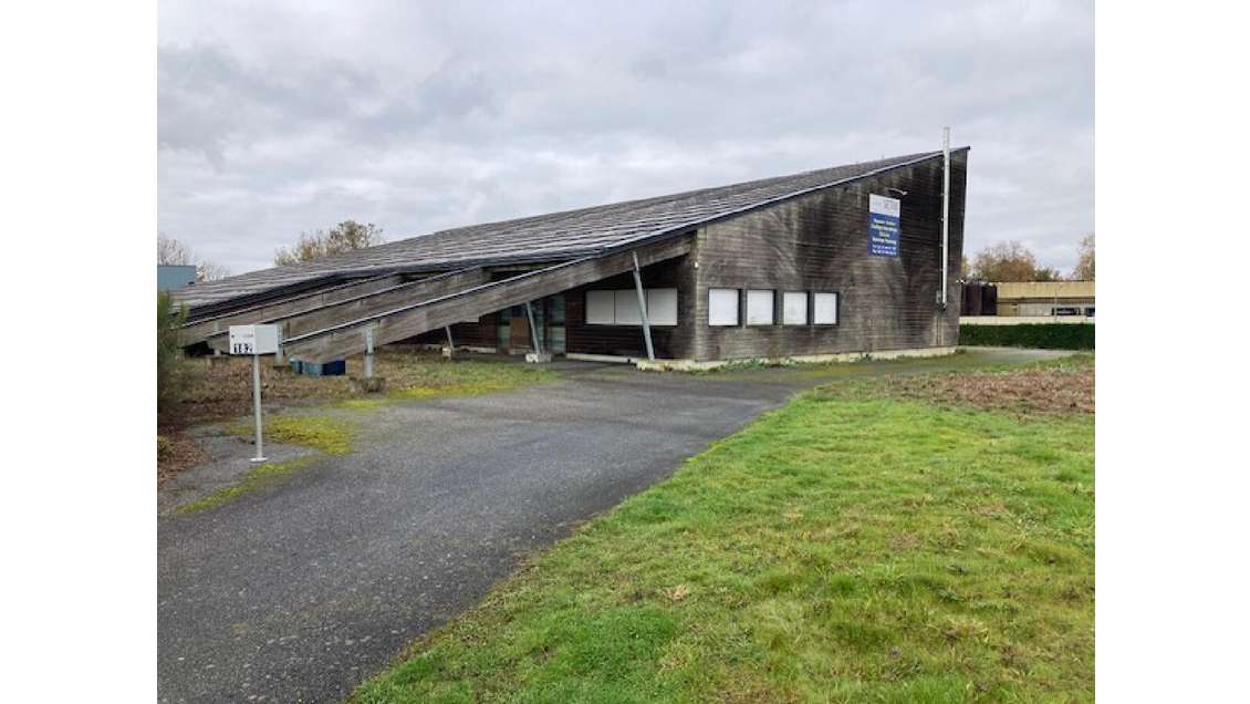 A louer local commercial 600m² à Thiron Gardais