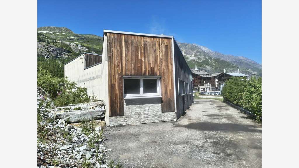 Local commercial 395m² à louer à Tignes 1800