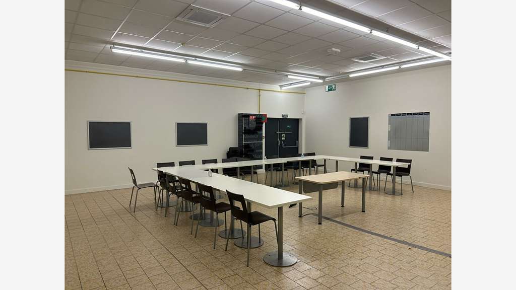 A louer local commercial 1435m² ZAC Torcy