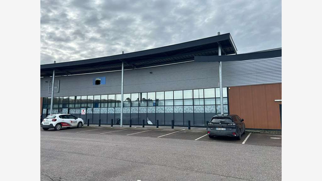 A louer local commercial 1435m² ZAC Torcy